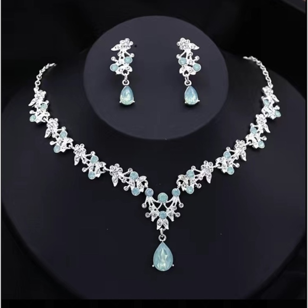 Green & White Diamond Floral Necklace And Earring Set - Silver